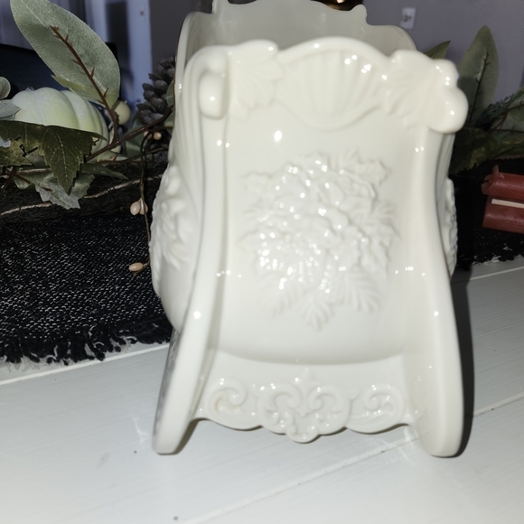 Lenox Ivory Decorative Sleigh - Picture 3 of 4